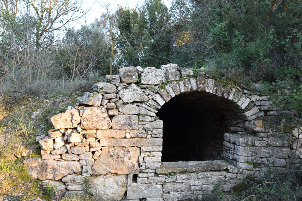 Walking around the old Katarraktis village in Chios