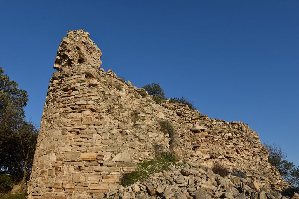 Walking around the old Katarraktis village in Chios