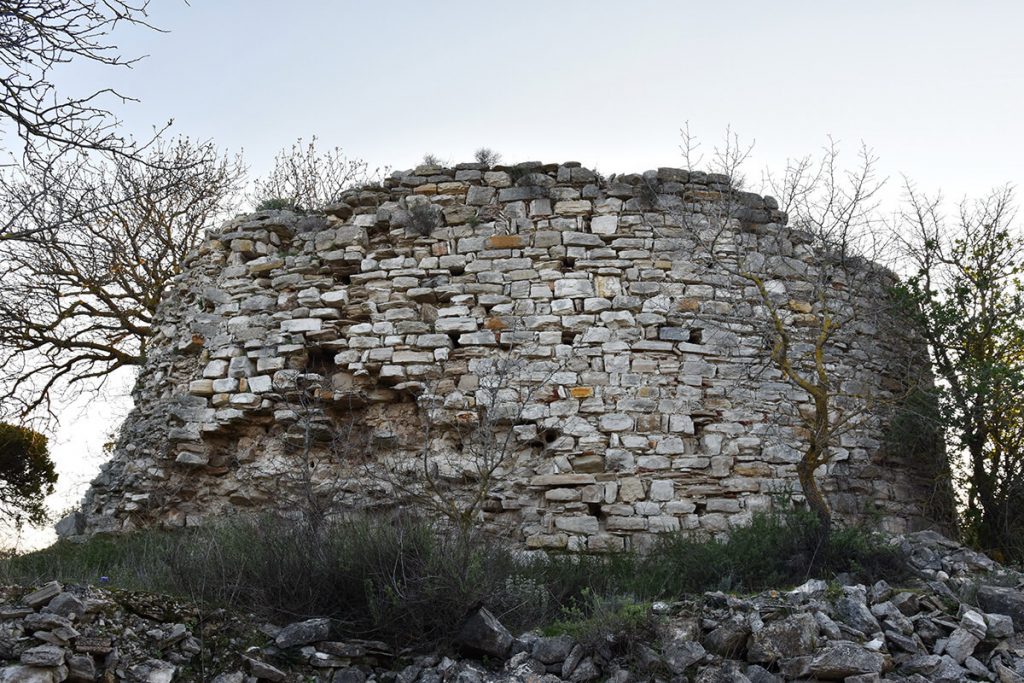 Walking around the old Katarraktis village in Chios