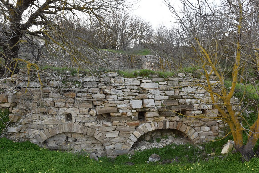 Walking around the old Katarraktis village in Chios