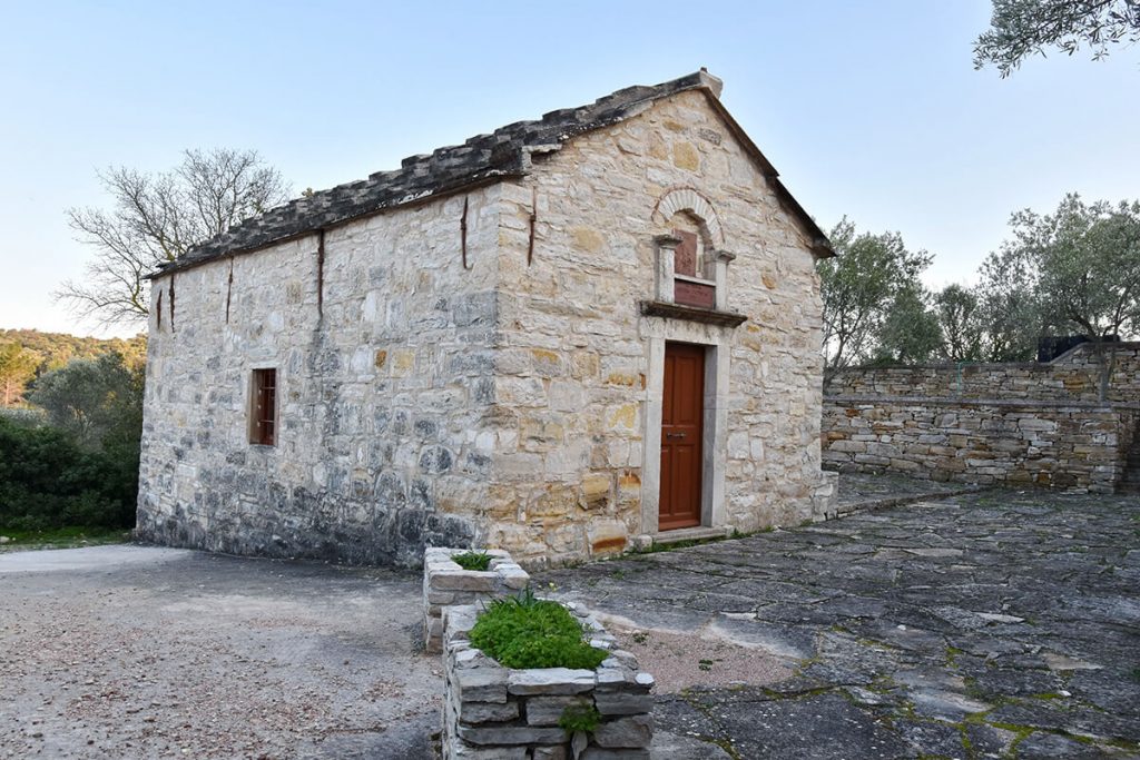 Walking around the old Katarraktis village in Chios